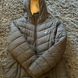 Women’s Hollister Puffer Size Large. Color Black